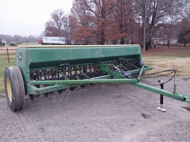 Image of John Deere 8300 equipment image 2