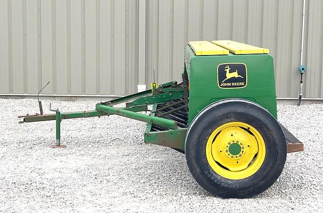 Image of John Deere 8300 equipment image 3