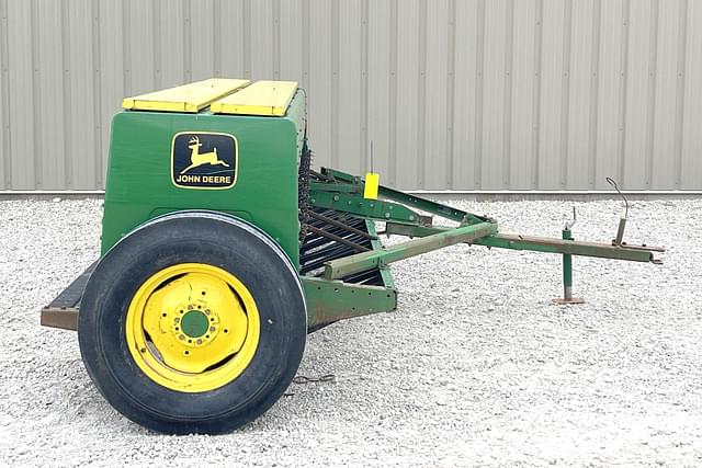 Image of John Deere 8300 equipment image 2