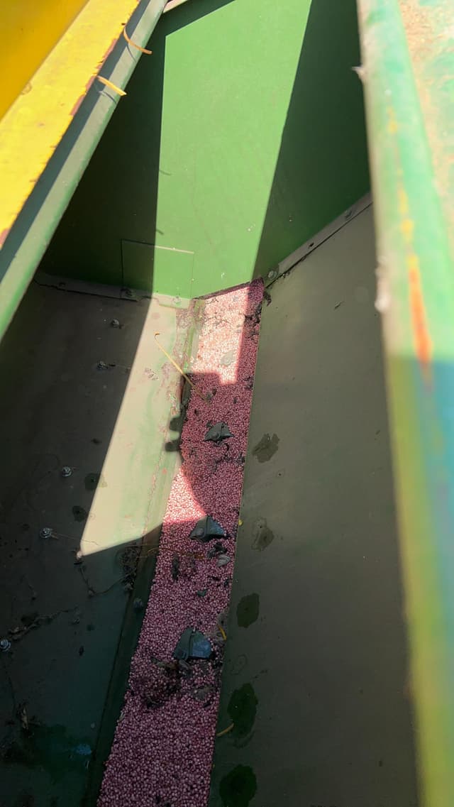 Image of John Deere 8300 equipment image 4