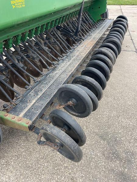Image of John Deere 8300 equipment image 4