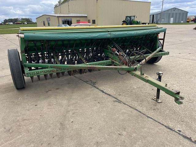Image of John Deere 8300 equipment image 1