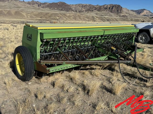 Image of John Deere 8300 equipment image 2