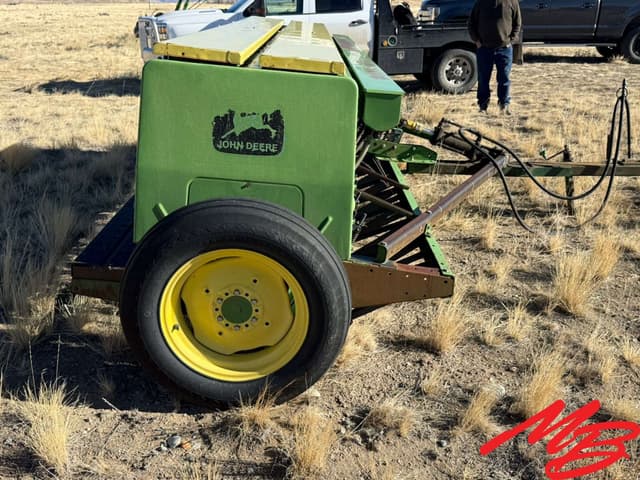 Image of John Deere 8300 equipment image 3