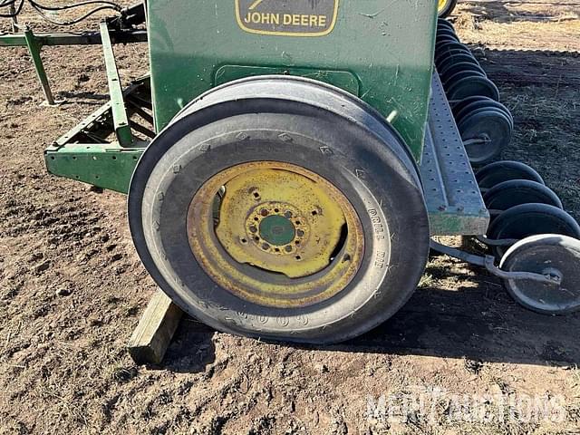 Image of John Deere 8300 equipment image 4