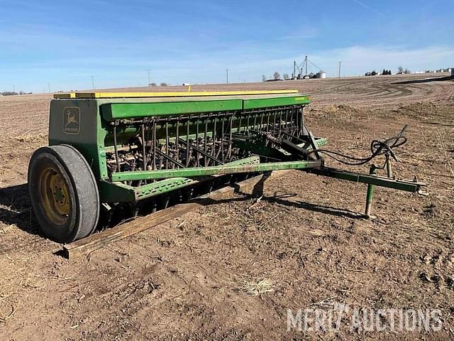 Image of John Deere 8300 equipment image 1