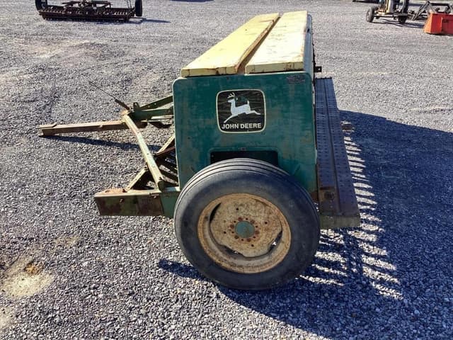 Image of John Deere 8300 equipment image 3