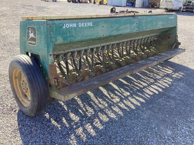 Image of John Deere 8300 equipment image 4