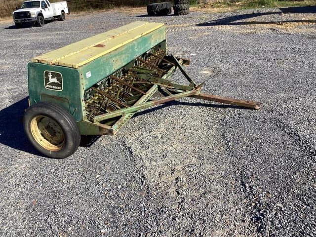 Image of John Deere 8300 equipment image 1