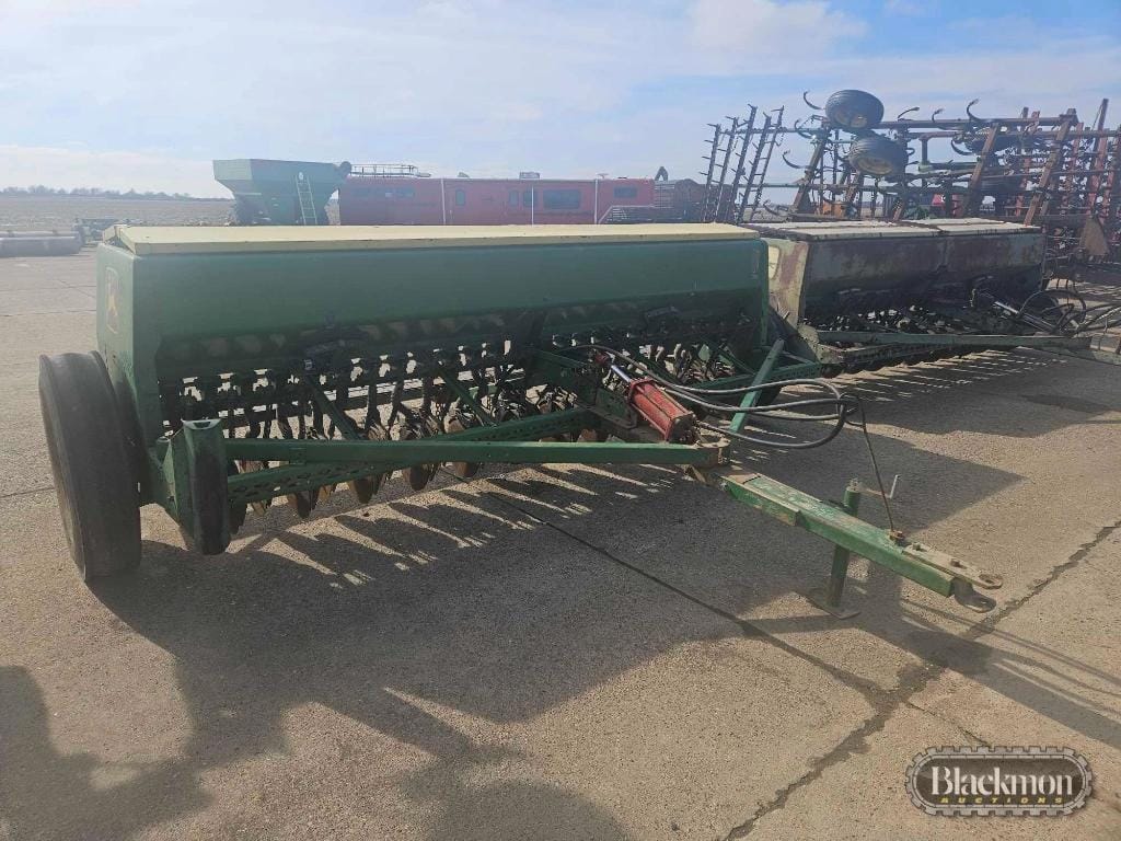 John Deere 8300 Equipment Image0