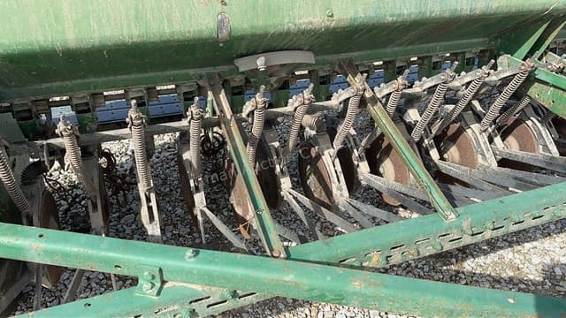 Image of John Deere 8300 equipment image 2