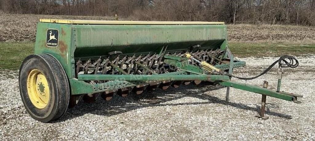 John Deere 8300 Equipment Image0