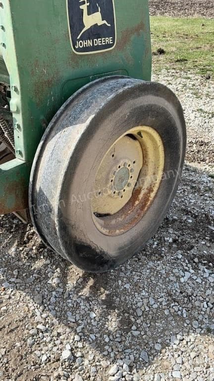 Image of John Deere 8300 equipment image 4