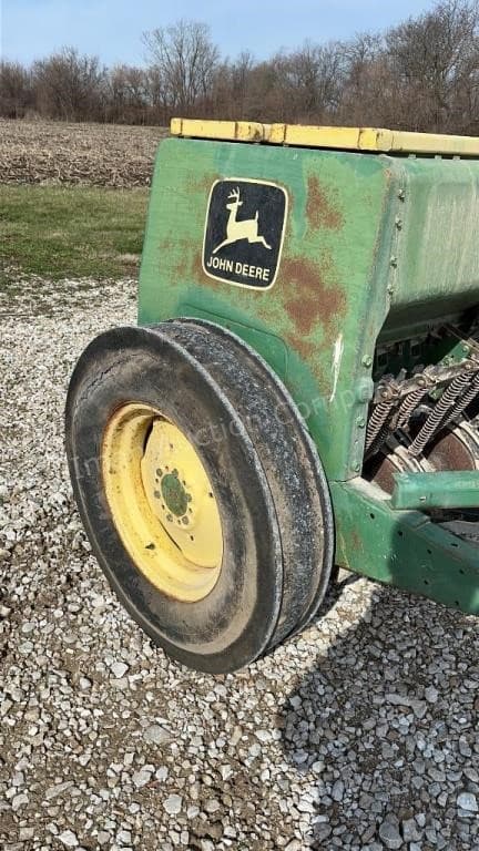 Image of John Deere 8300 equipment image 1