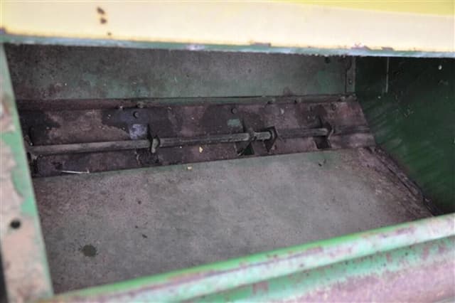 Image of John Deere 8300 equipment image 3