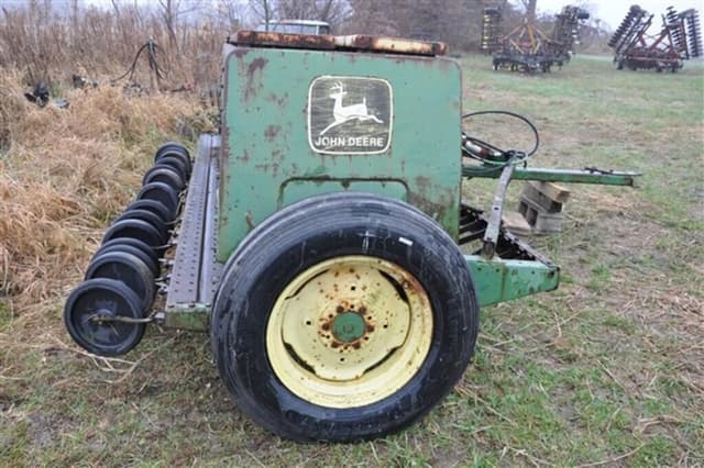 Image of John Deere 8300 equipment image 4