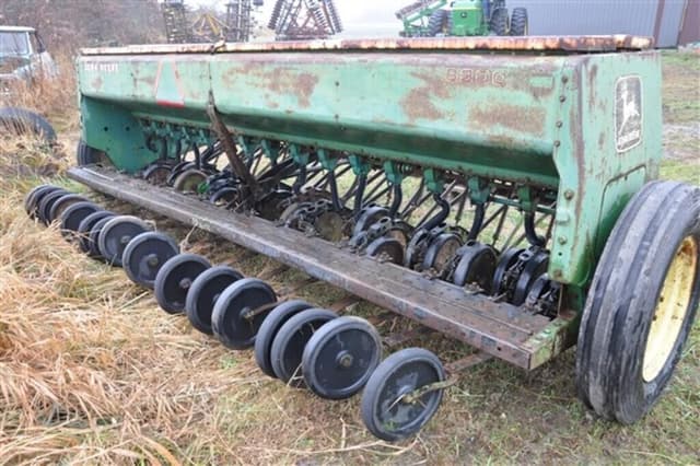 Image of John Deere 8300 equipment image 2