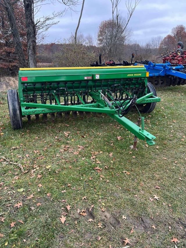 Image of John Deere 8300 equipment image 1