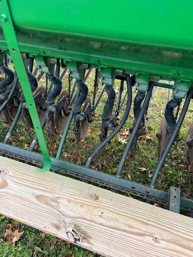 Image of John Deere 8300 equipment image 4