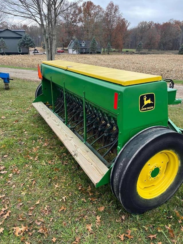 Image of John Deere 8300 equipment image 3