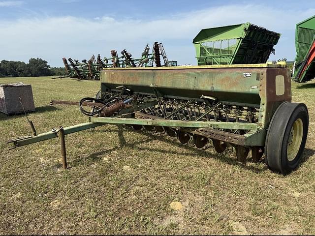 Image of John Deere 8300 equipment image 1