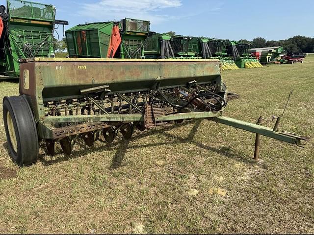 Image of John Deere 8300 equipment image 2