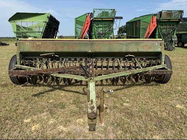 Image of John Deere 8300 equipment image 3