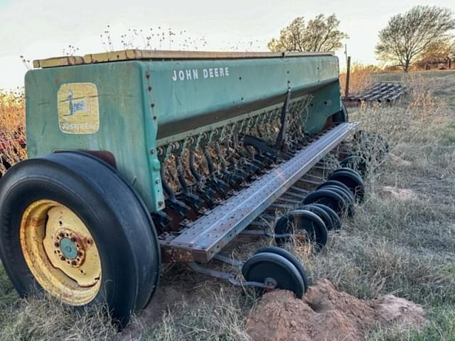 Image of John Deere 8300 equipment image 3