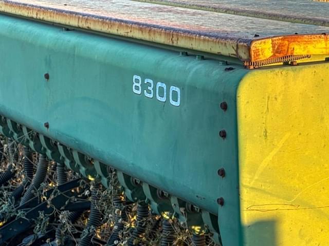 Image of John Deere 8300 equipment image 1