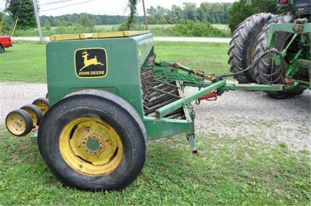 Image of John Deere 8300 equipment image 4