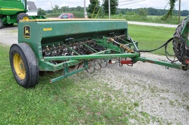 Image of John Deere 8300 equipment image 2