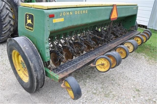 Image of John Deere 8300 equipment image 1