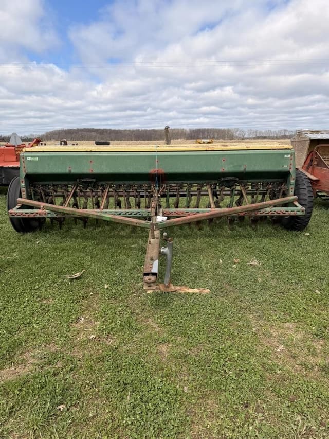 Image of John Deere 8300 equipment image 3