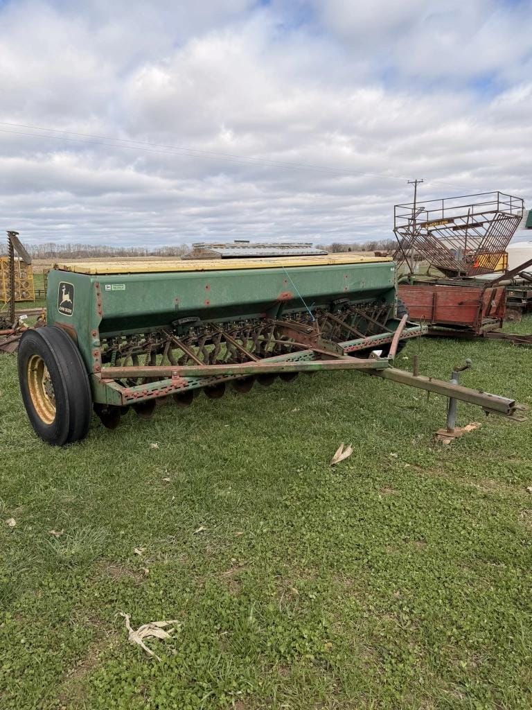 John Deere 8300 Equipment Image0