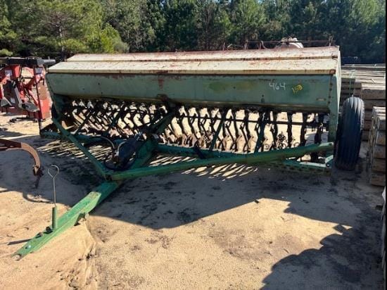 John Deere 8300 Equipment Image0