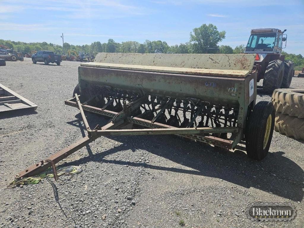 John Deere 8300 Equipment Image0