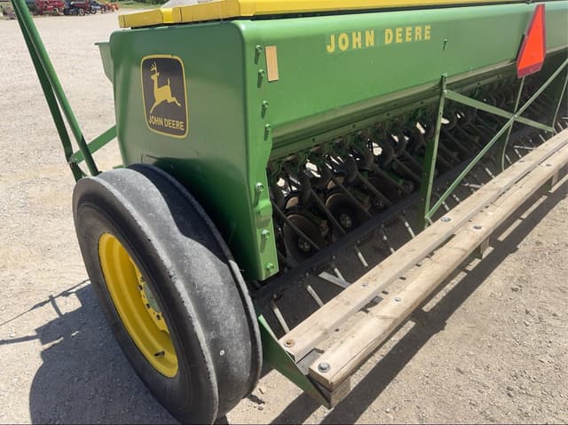 Image of John Deere 8300 equipment image 3