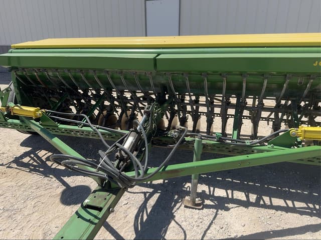 Image of John Deere 8300 equipment image 2