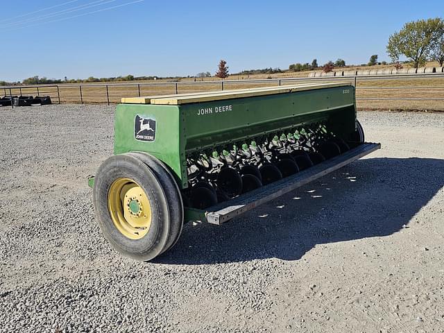 Image of John Deere 8300 equipment image 3