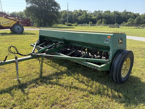 Image of John Deere 8300 equipment image 4