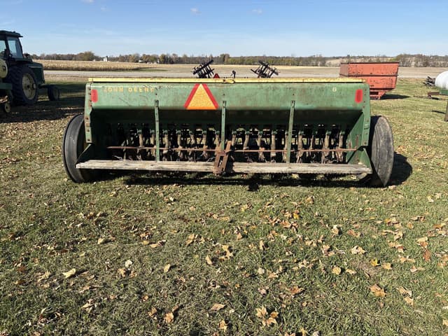 Image of John Deere 8300 equipment image 2