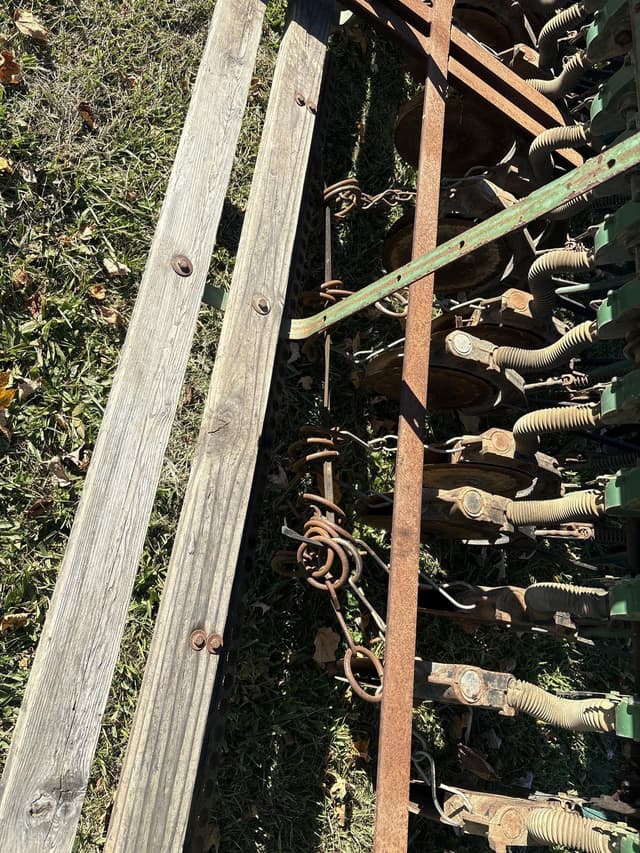 Image of John Deere 8300 equipment image 4