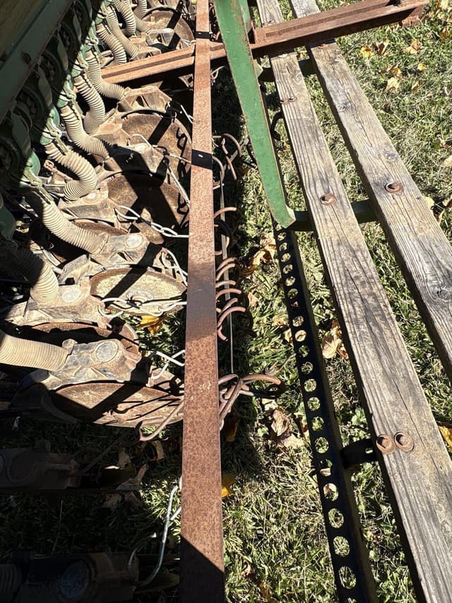 Image of John Deere 8300 equipment image 3