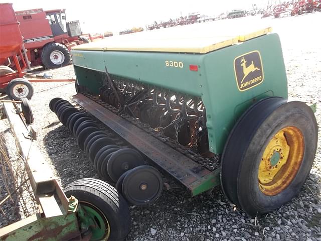 Image of John Deere 8000 equipment image 4