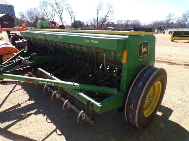 Image of John Deere 8300 equipment image 3