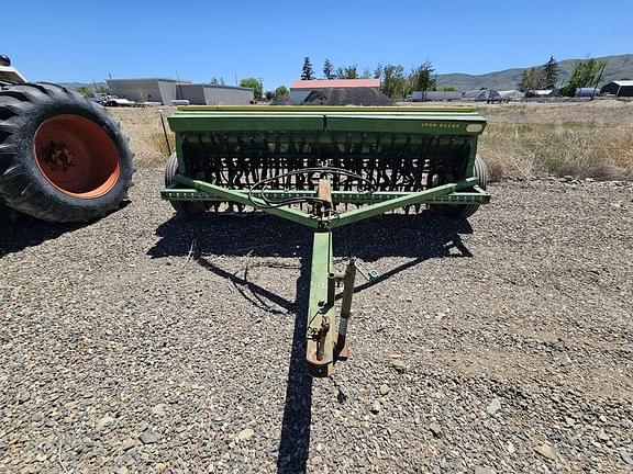 Image of John Deere 8300 equipment image 1
