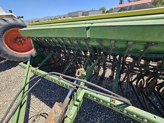 Image of John Deere 8300 equipment image 4