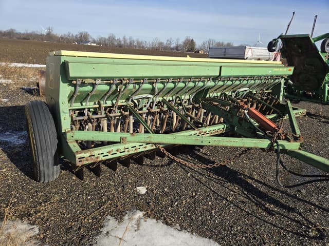 Image of John Deere 8300 equipment image 4