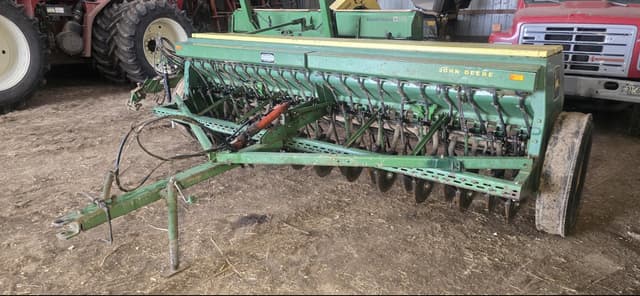 Image of John Deere 8300 equipment image 2