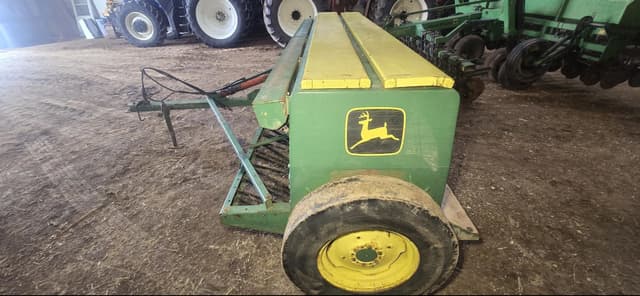 Image of John Deere 8300 equipment image 3